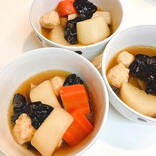 根菜たっぷりです♪高野豆腐と鶏団子の煮物